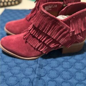 NWOT Naughty Monkey Fringe Suede Ankle Boots - Wine W SZ 7.5